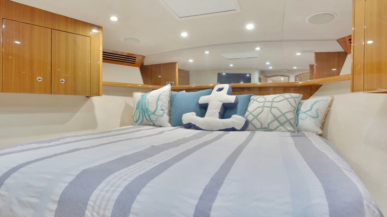 2007 Viking 74 Enclosed Bridge - Photo 21