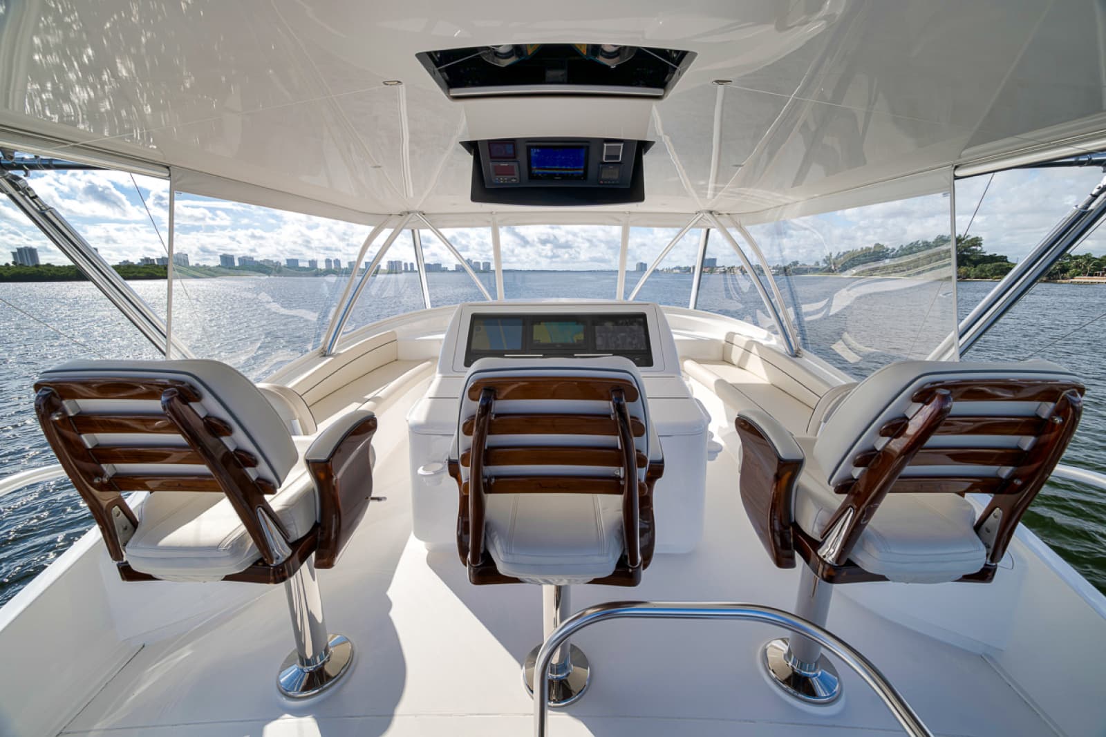 2020 Viking 68 Convertible - Photo 33