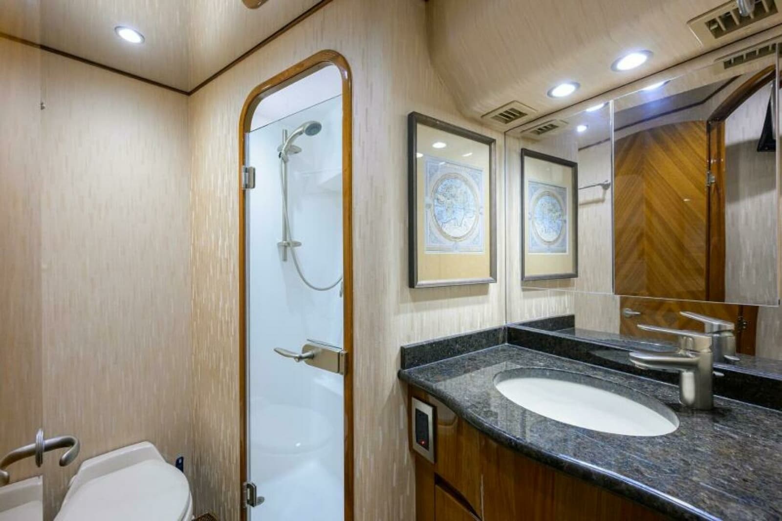 2013 Viking 82 Convertible - Photo 29