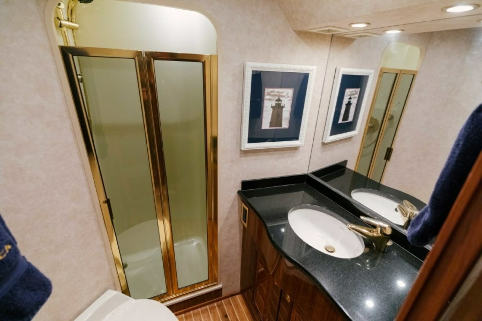 2006 Viking 74 Enclosed Bridge - Photo 17