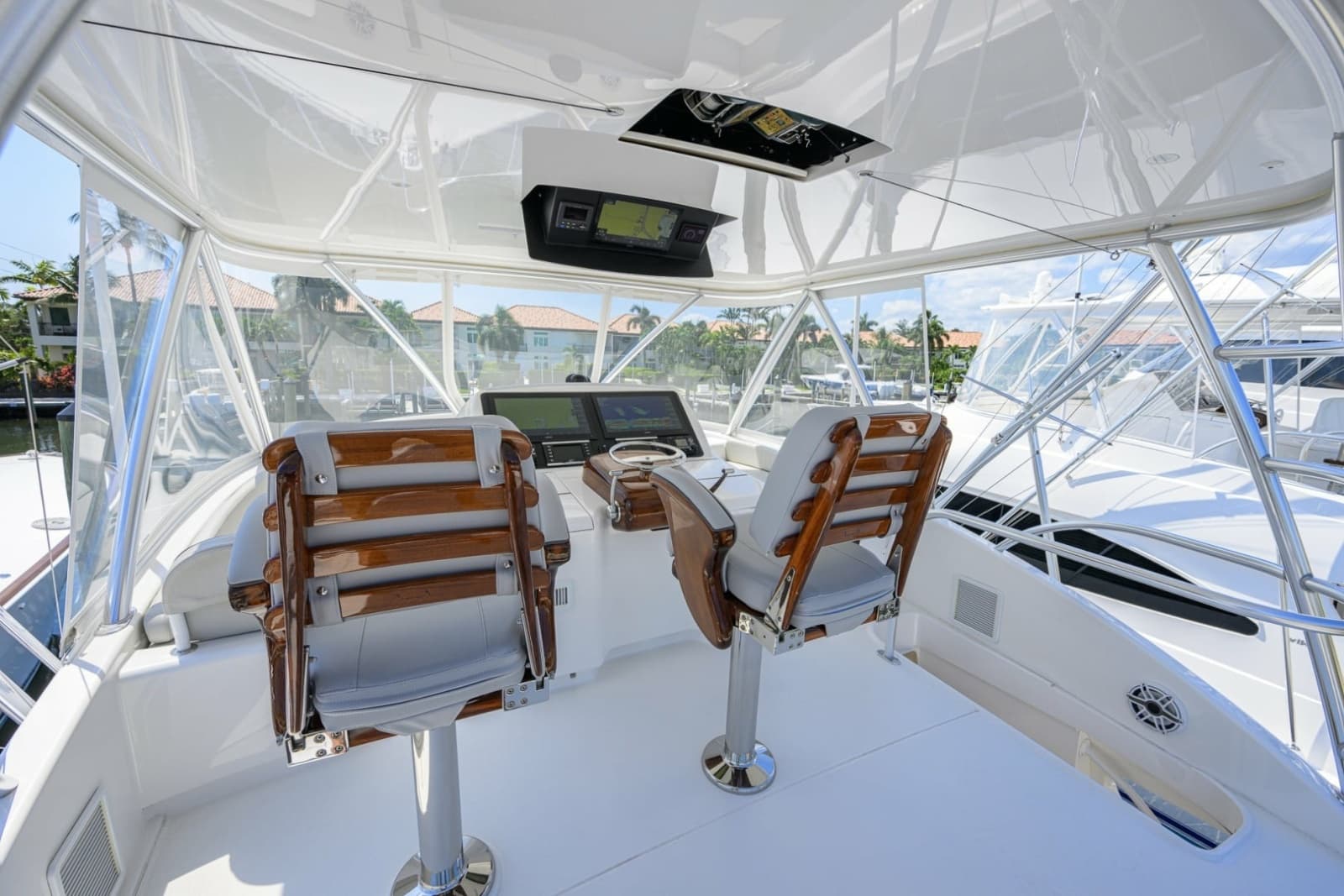 2021 Viking 58 Convertible - Photo 20