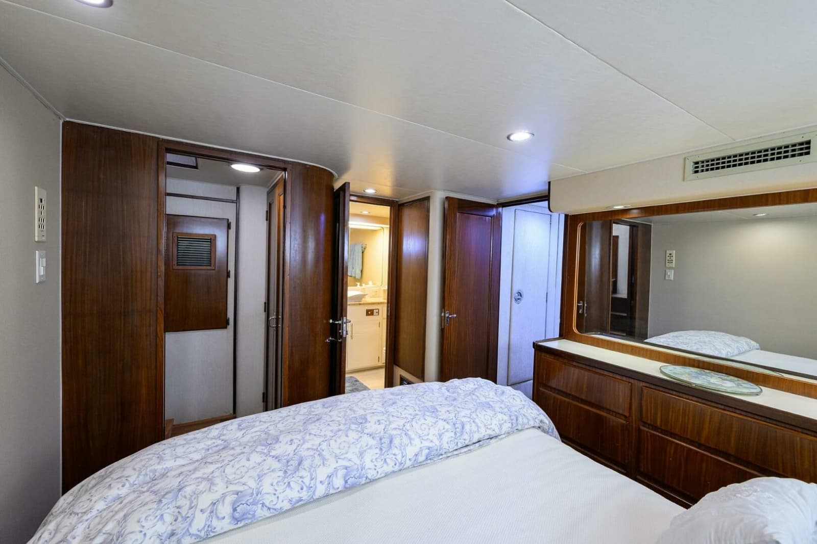 1991 Hatteras 78 Cockpit Motor Yacht - Photo 22