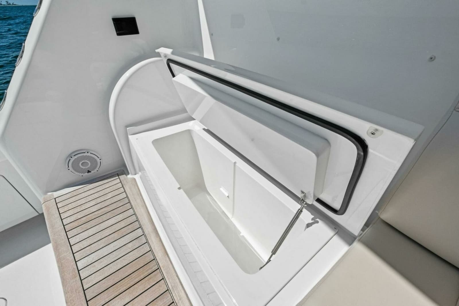 2025 Viking 58 Convertible - Photo 48