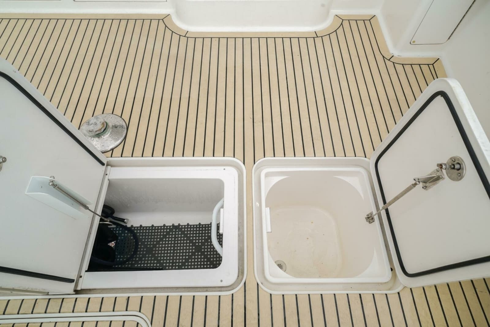 2007 Viking 45 Convertible - Photo 34