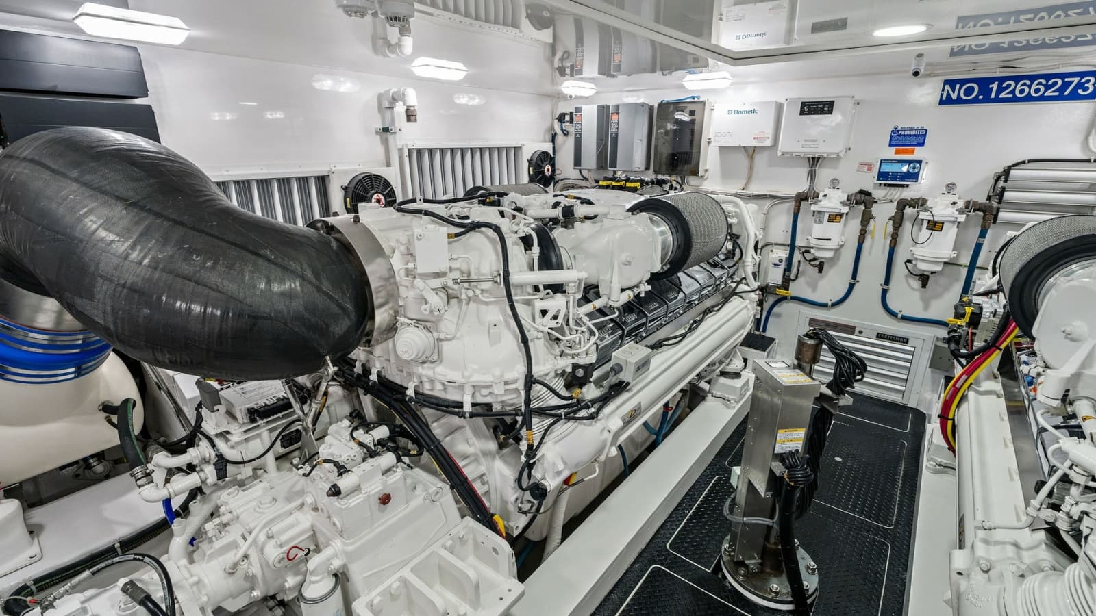 2016 Viking 80 Enclosed Bridge - Photo 118