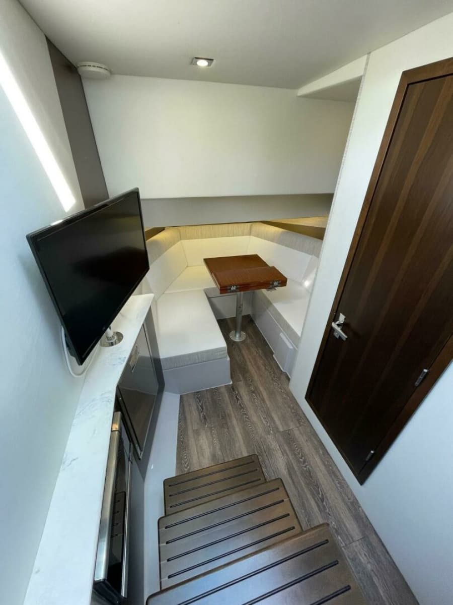 2023 Cruisers Yachts 38 GLS - Photo 22