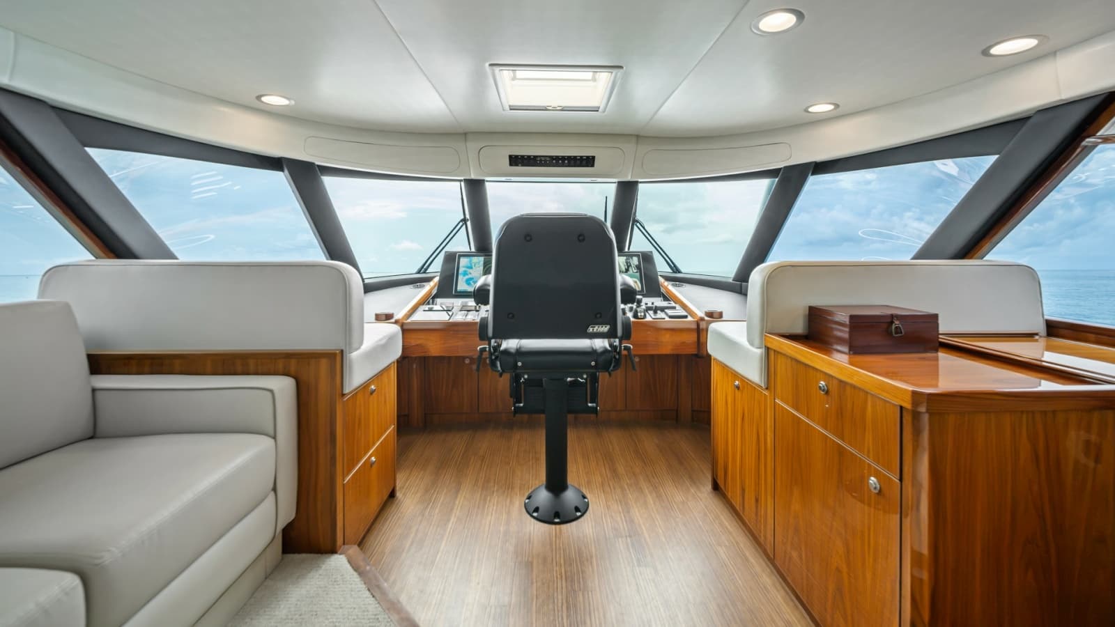 2021 Viking 72 Enclosed Bridge - Photo 5