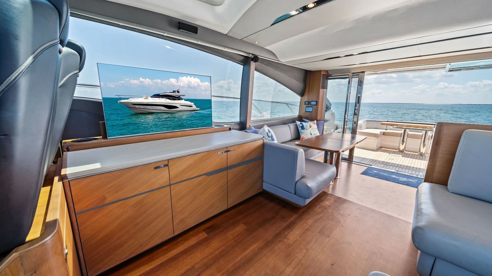 2019 Princess V65 - Photo 8