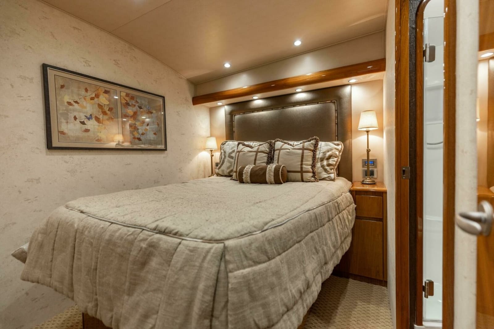 2013 Viking 76 Convertible - Photo 37