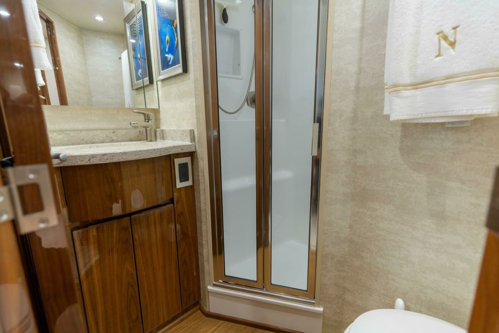 2018 Viking 62 Convertible - Photo 25