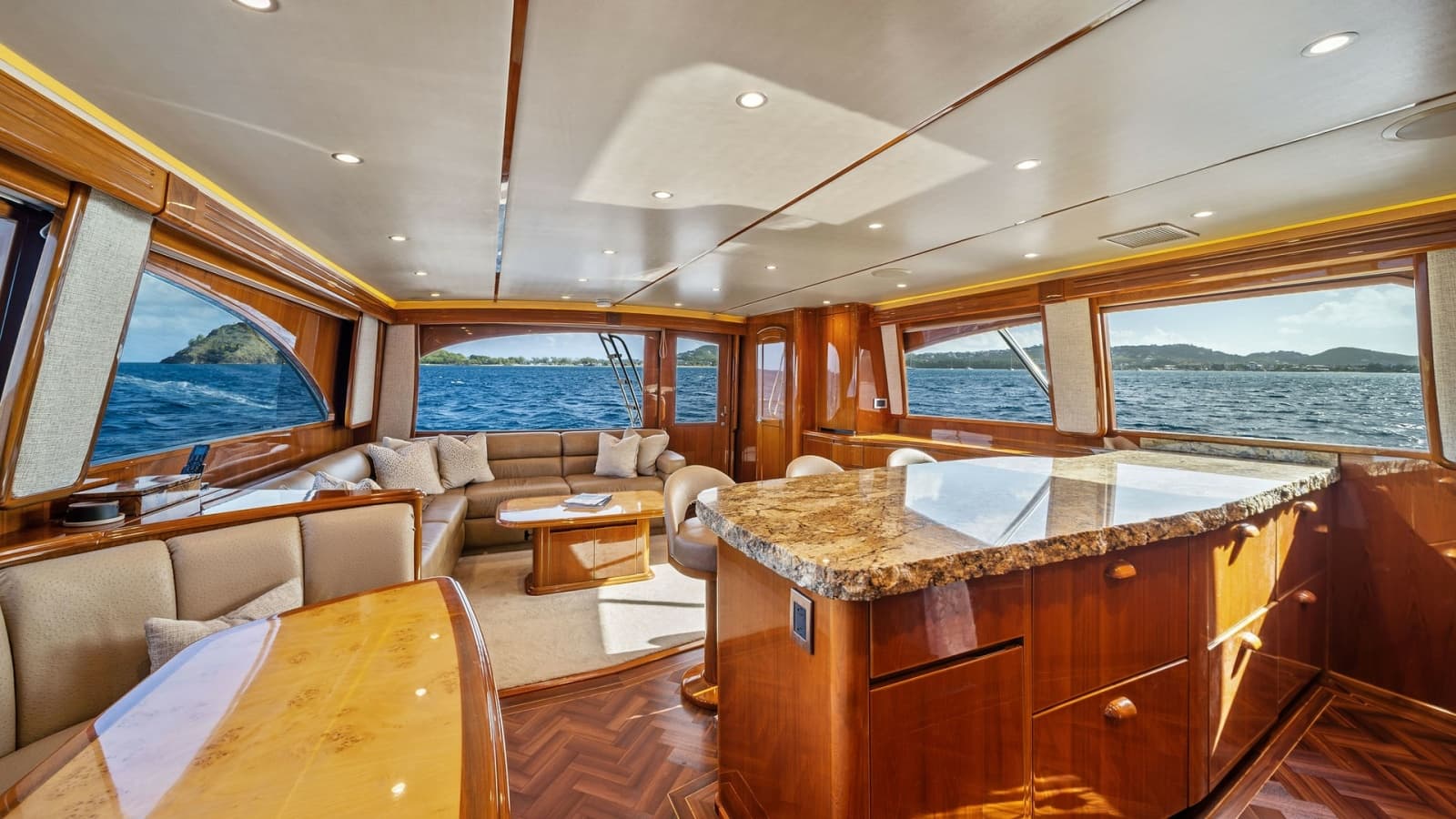 2015 Viking 70 Convertible  - Photo 13