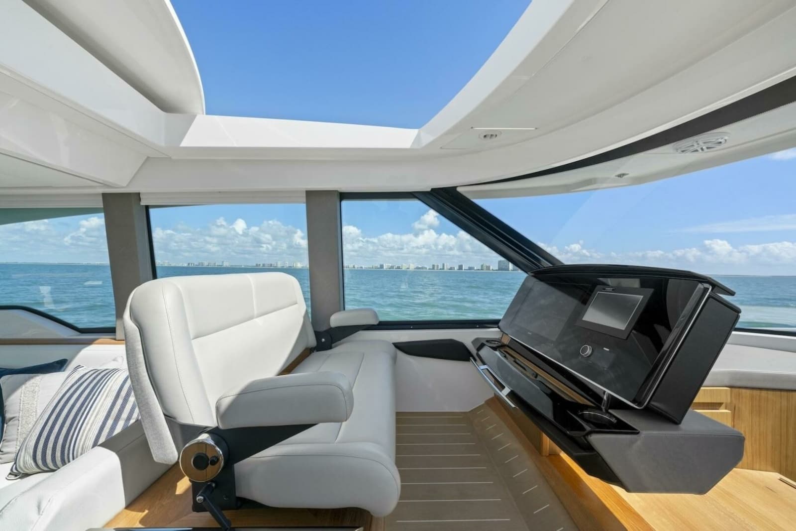 2023 Tiara Yachts EX 60 - Photo 16