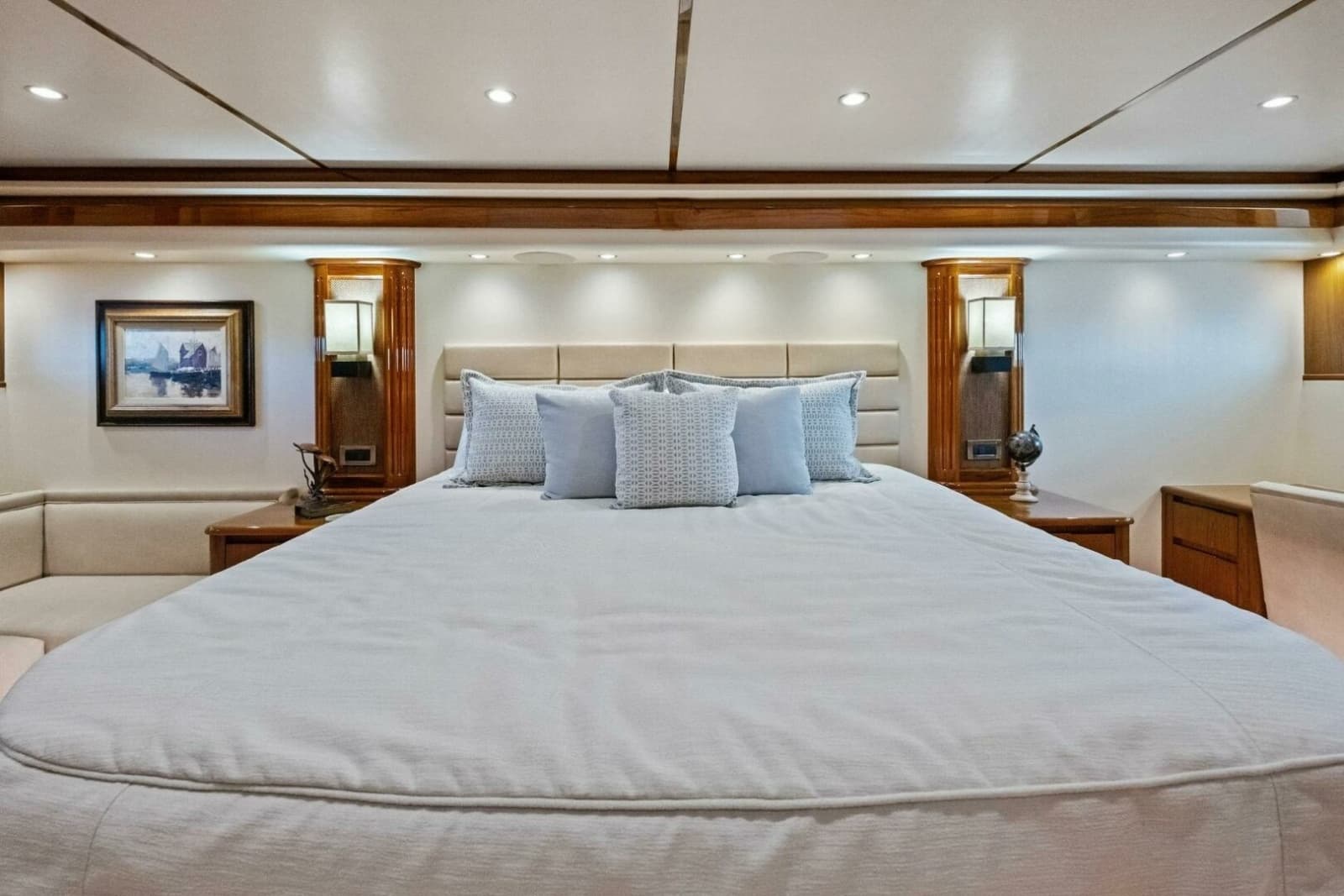 2012 Viking 82 Convertible - Photo 43