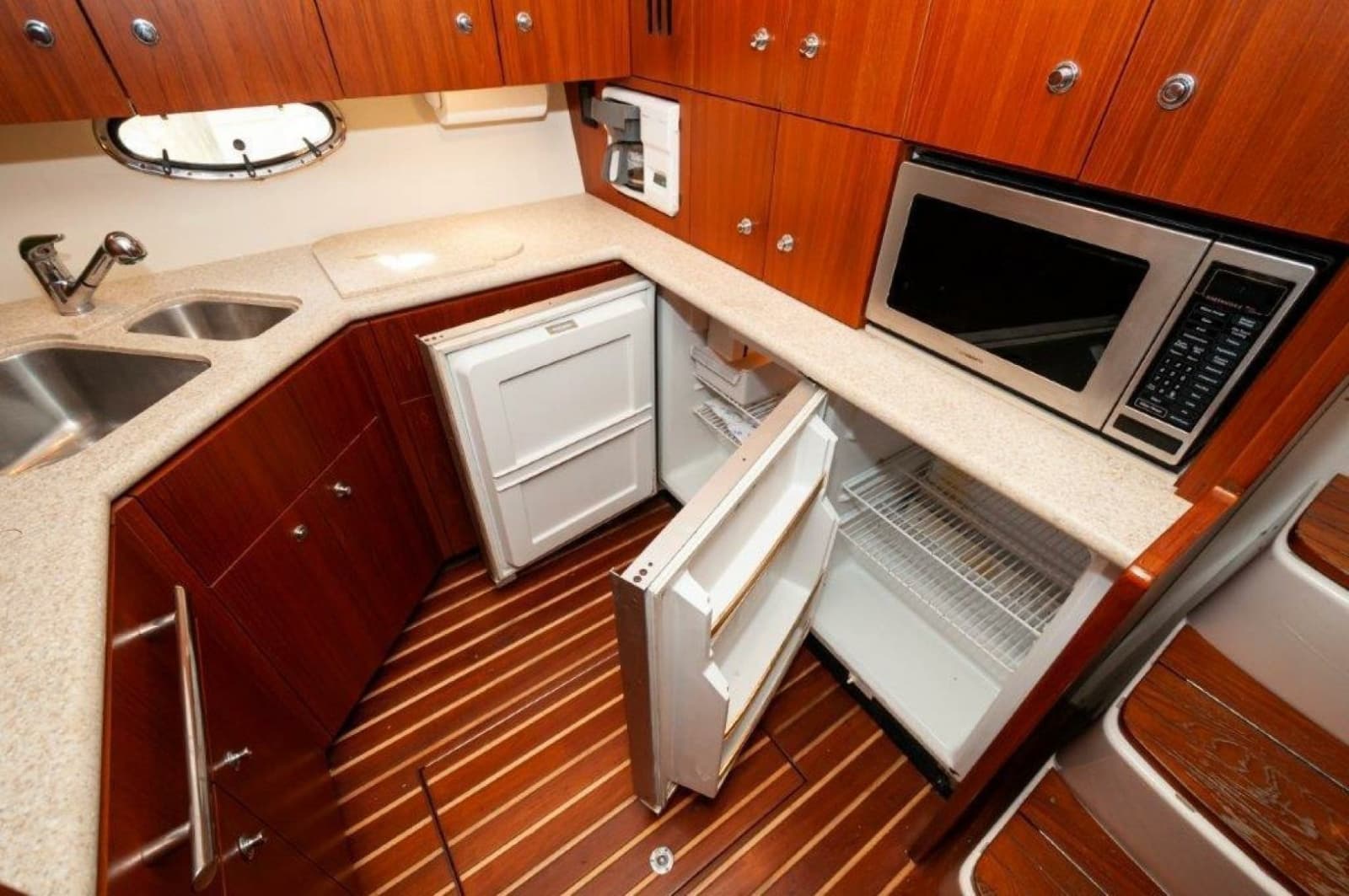 2003 Tiara Yachts 4200 Open - Photo 10