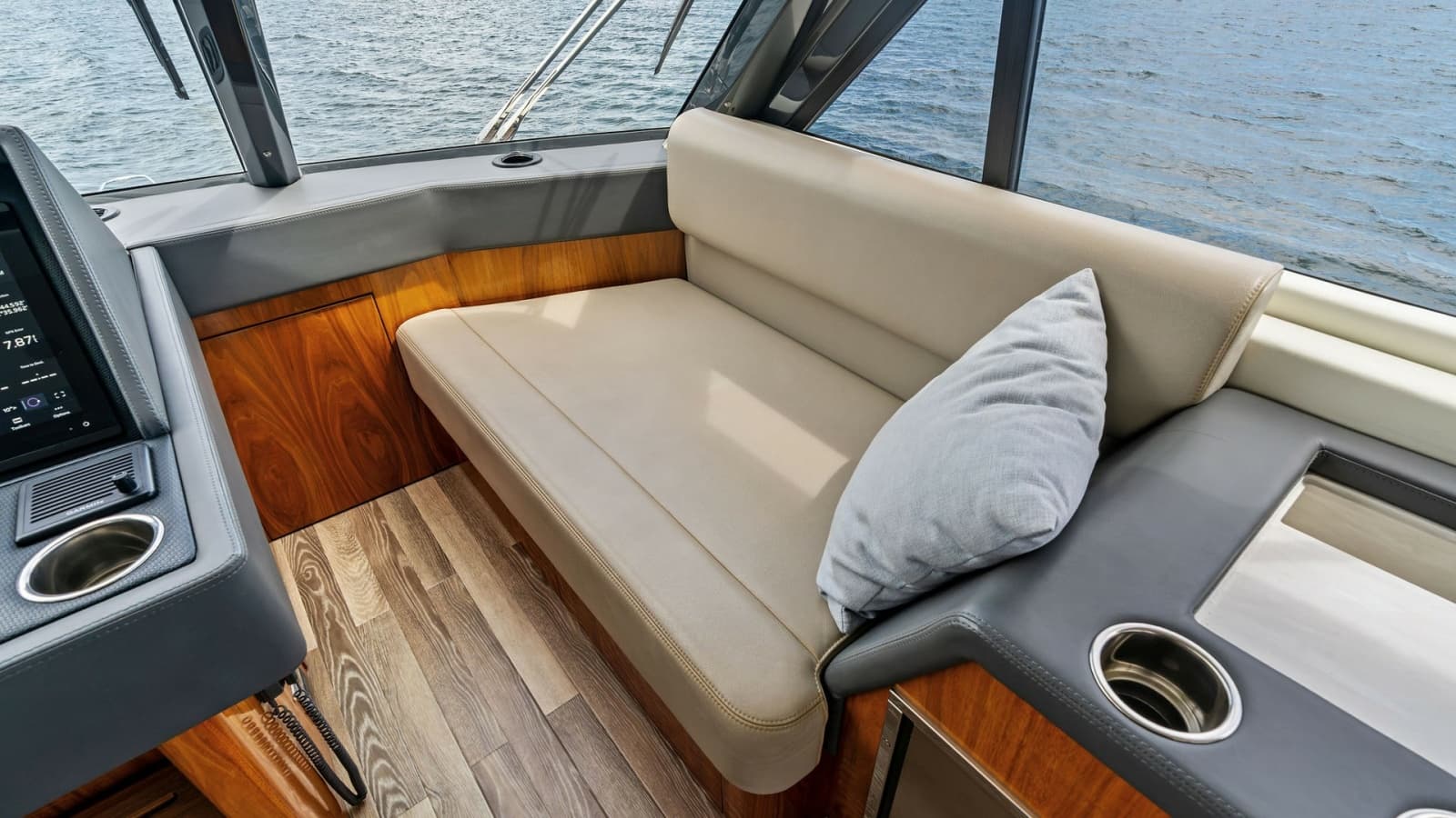 2021 Riviera 57 Enclosed Bridge - Photo 49