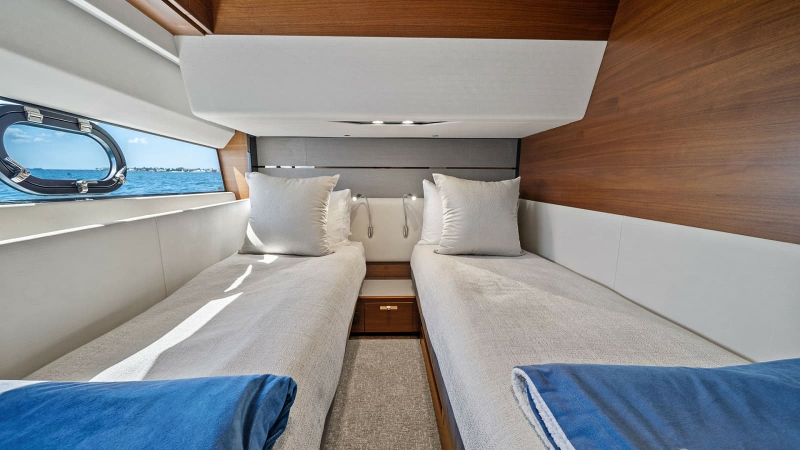 2019 Princess V65 - Photo 16