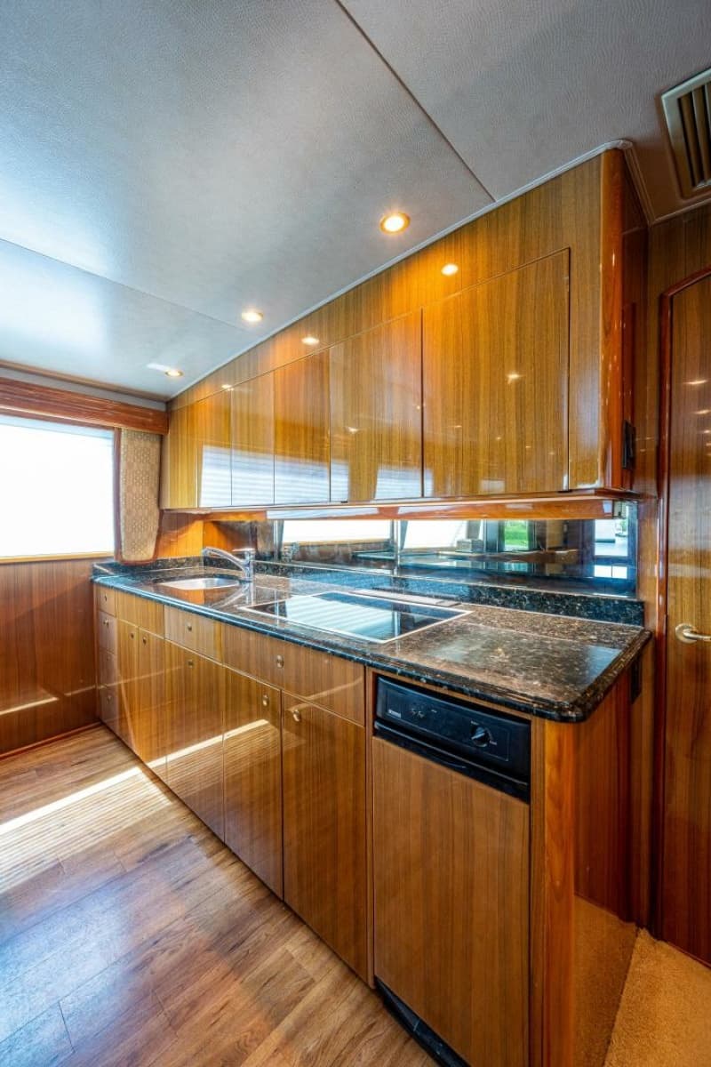 2005 Viking 74 Convertible - Photo 7