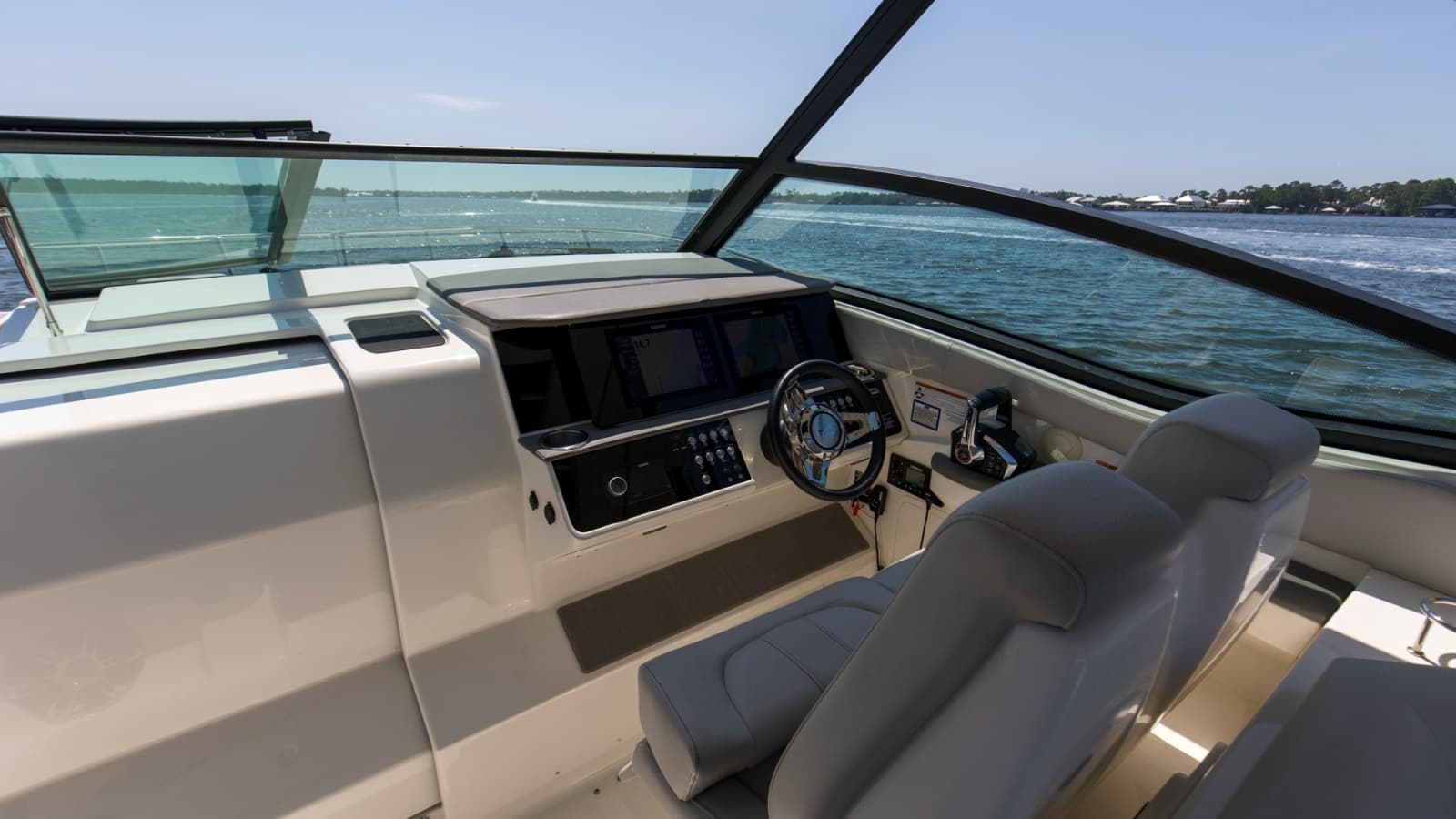 2022 Sea Ray 320 Sundancer OB - Photo 11