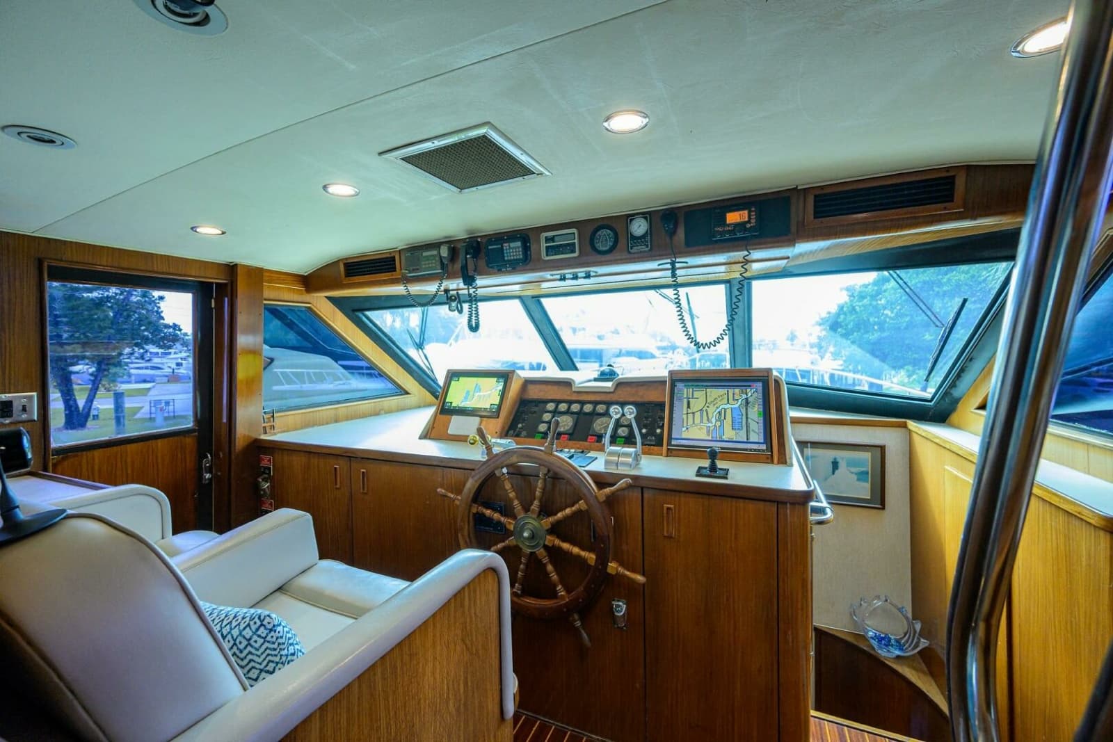 1991 Hatteras 78 Cockpit Motor Yacht - Photo 35