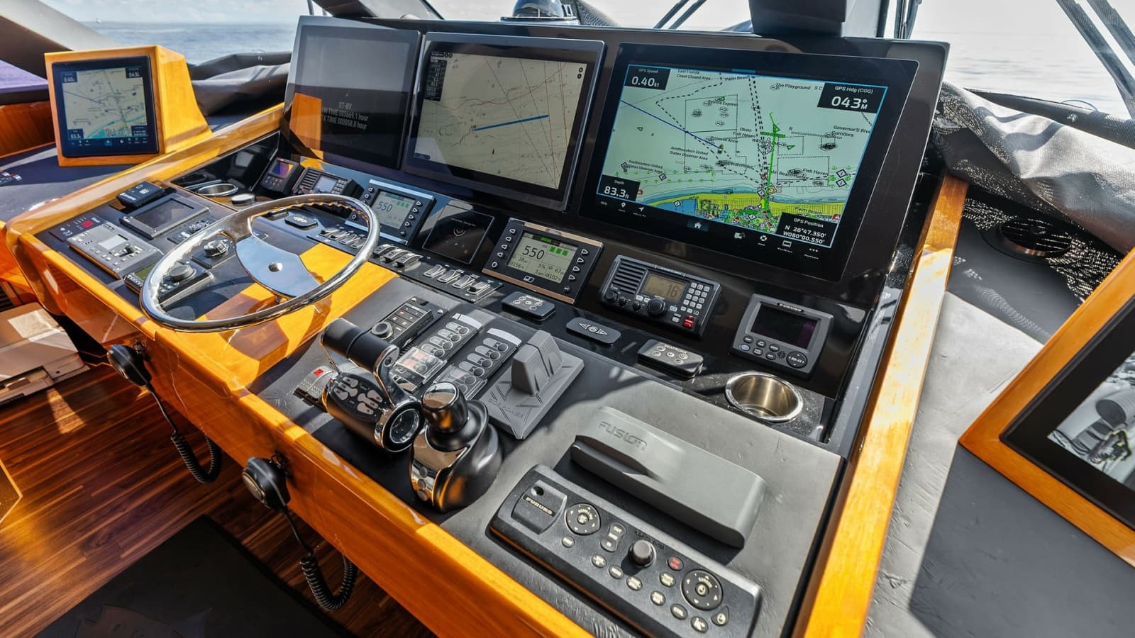2017 Viking 80 Convertible - Photo 41