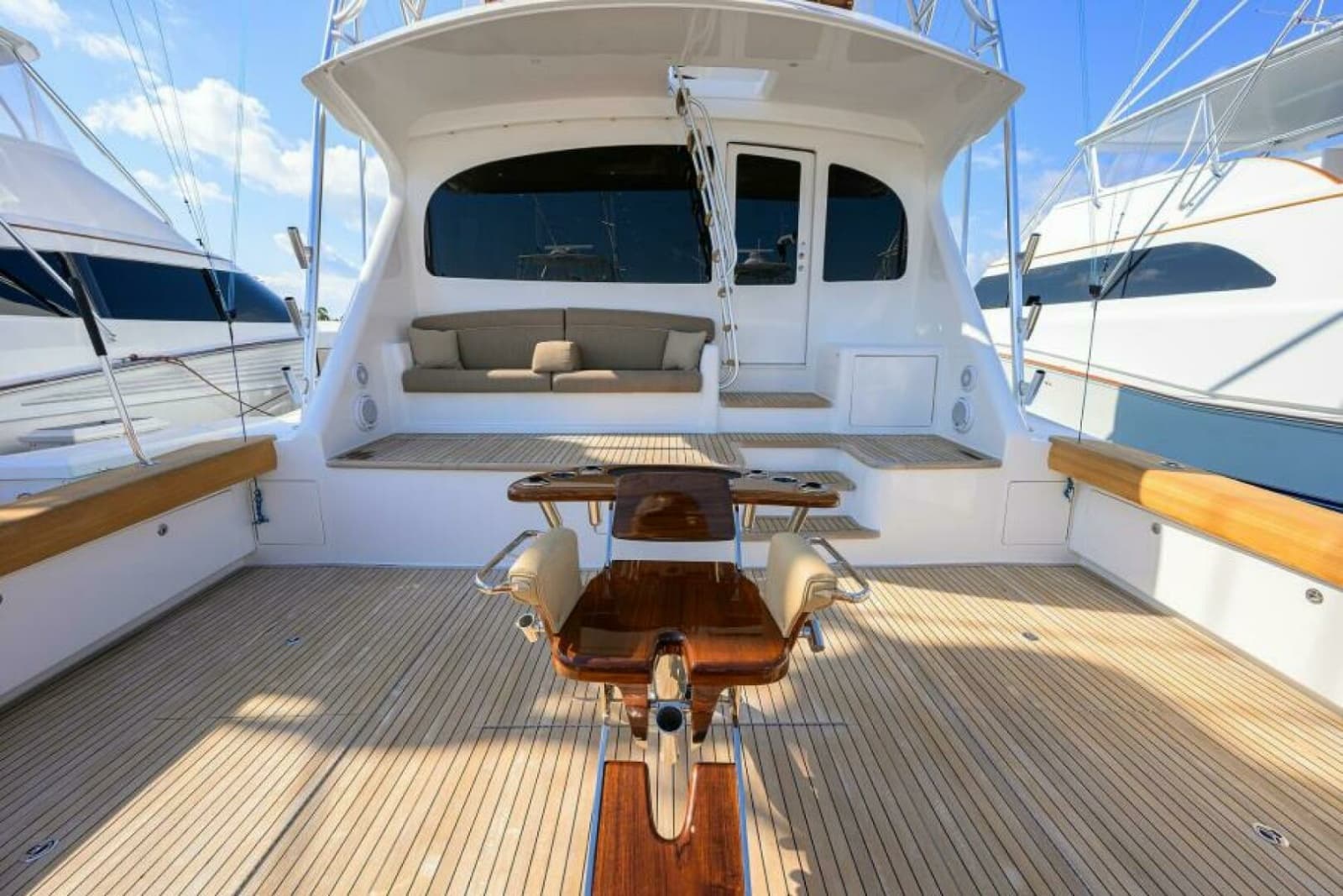 2013 Viking 82 Convertible - Photo 44