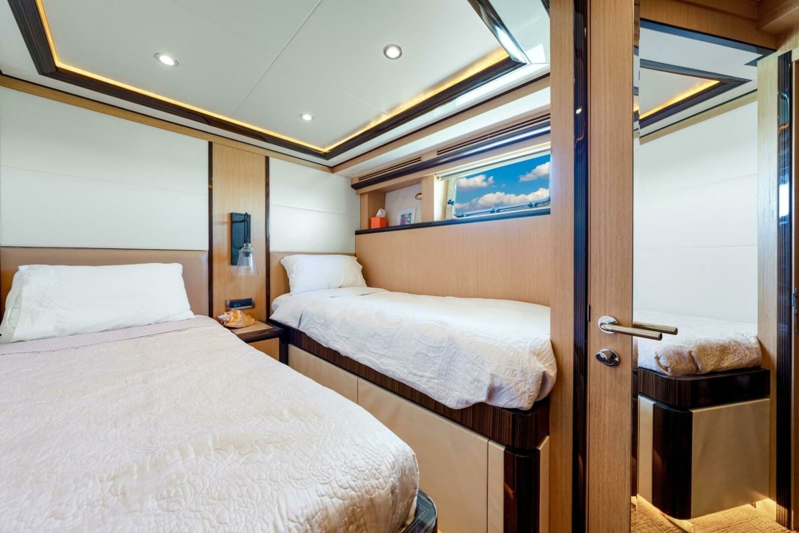 2010 Ocean Alexander 83 Motor Yacht - Photo 41