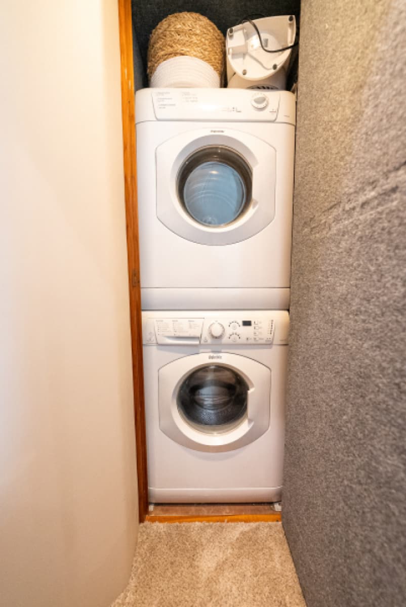 2003 Viking 45 Convertible - Photo 34