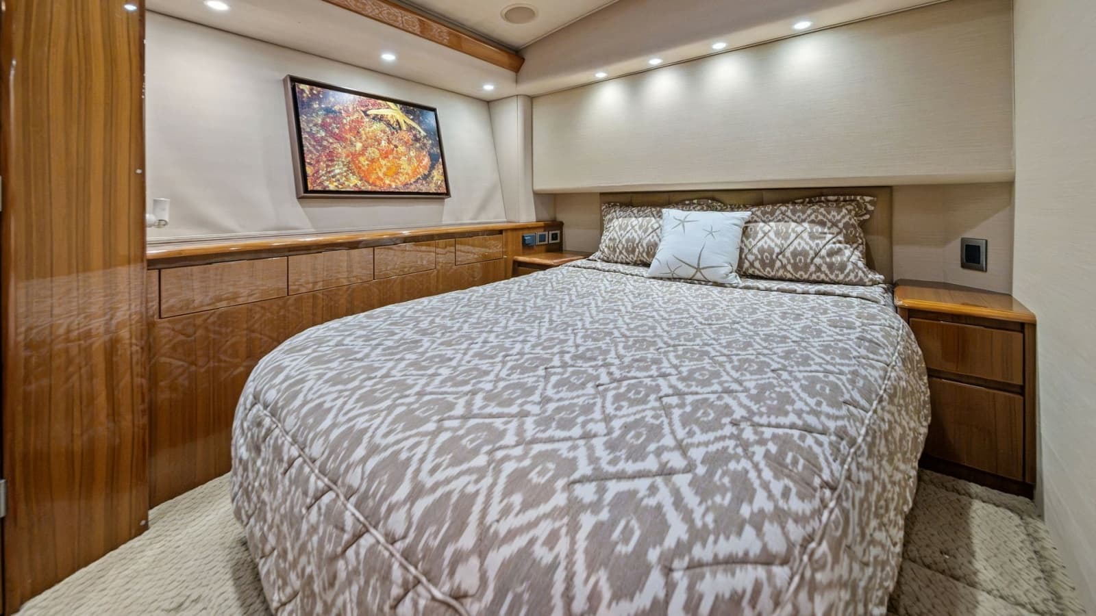 2013 Viking 55 Convertible - Photo 16