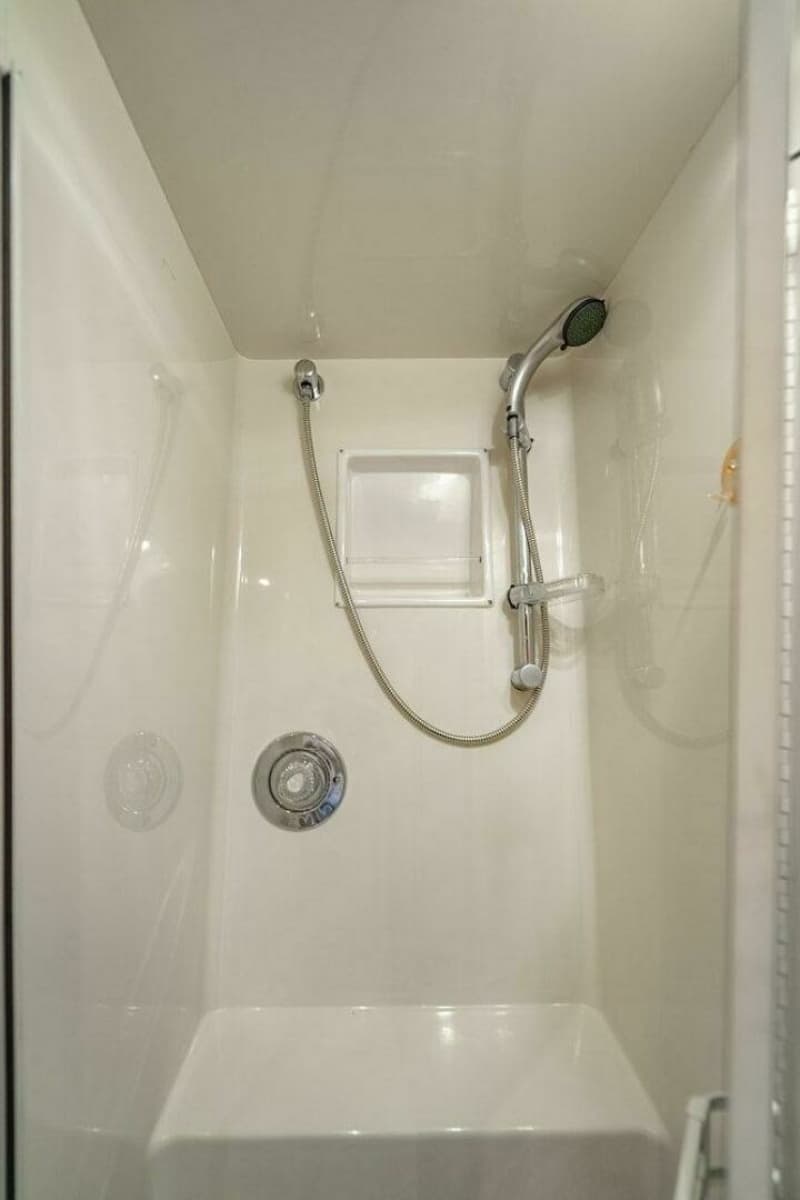 1999 Viking 55 Convertible - Photo 112