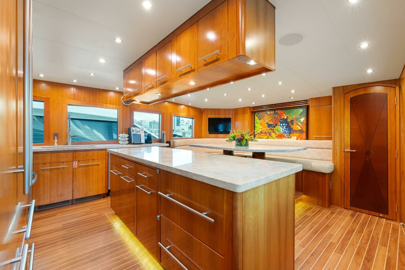 2005 Hatteras 100 Motor Yacht - Photo 18