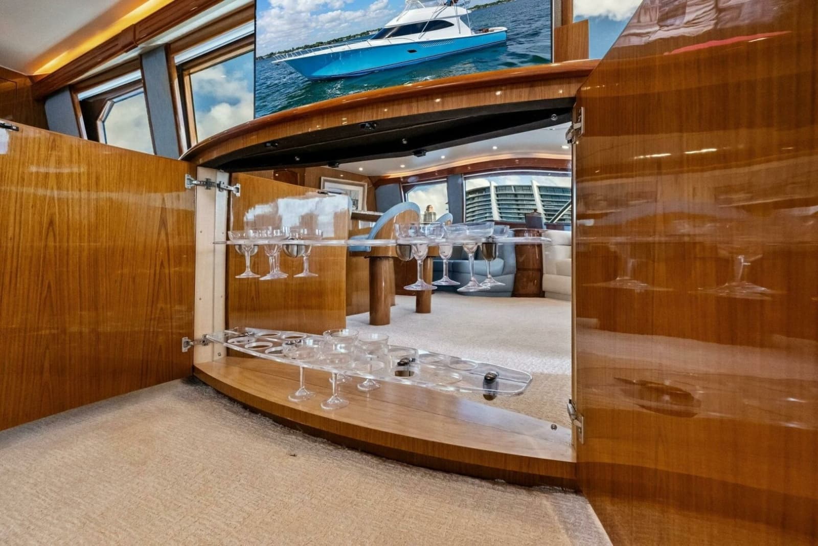 2012 Viking 82 Convertible - Photo 31