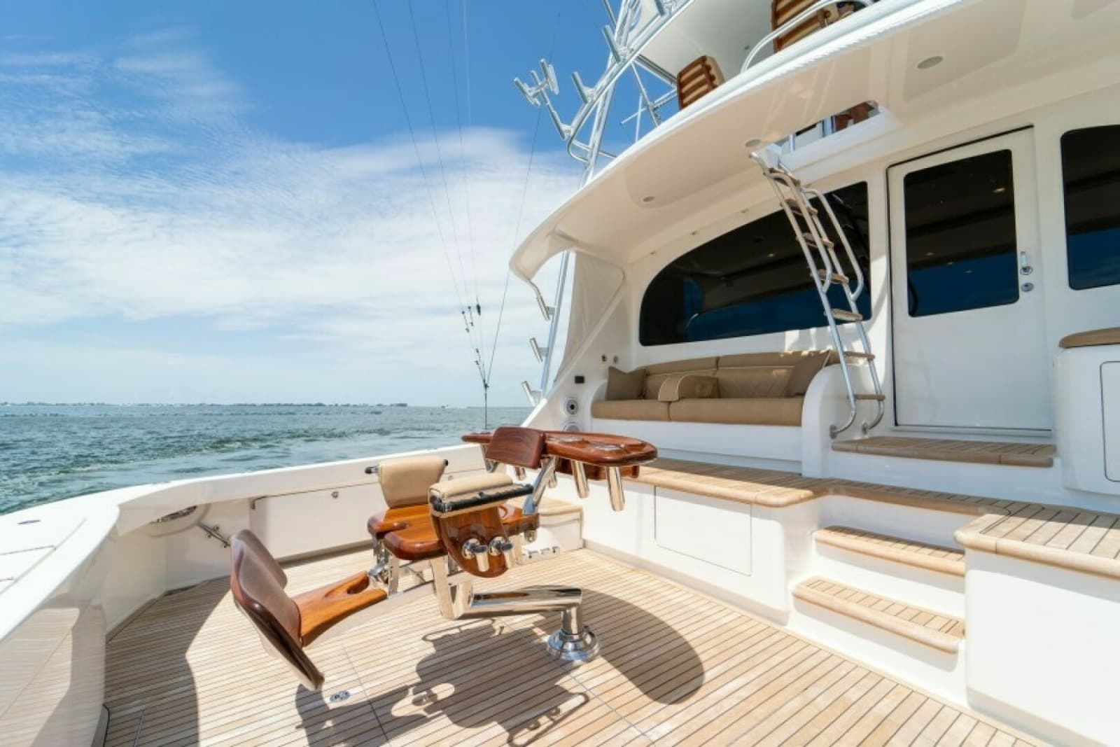 2018 Viking 72 Convertible - Photo 25