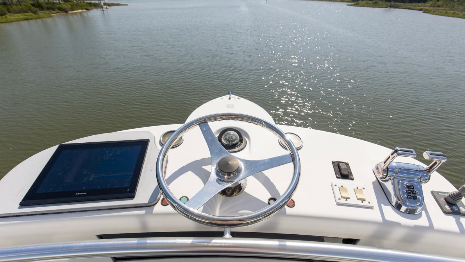 2005 Viking 61 Enclosed Bridge - Photo 32
