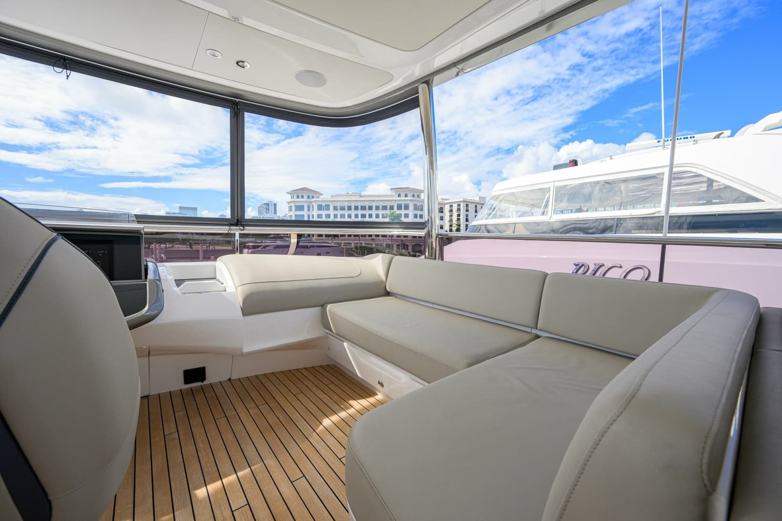 2022 Princess Y78 - Photo 40