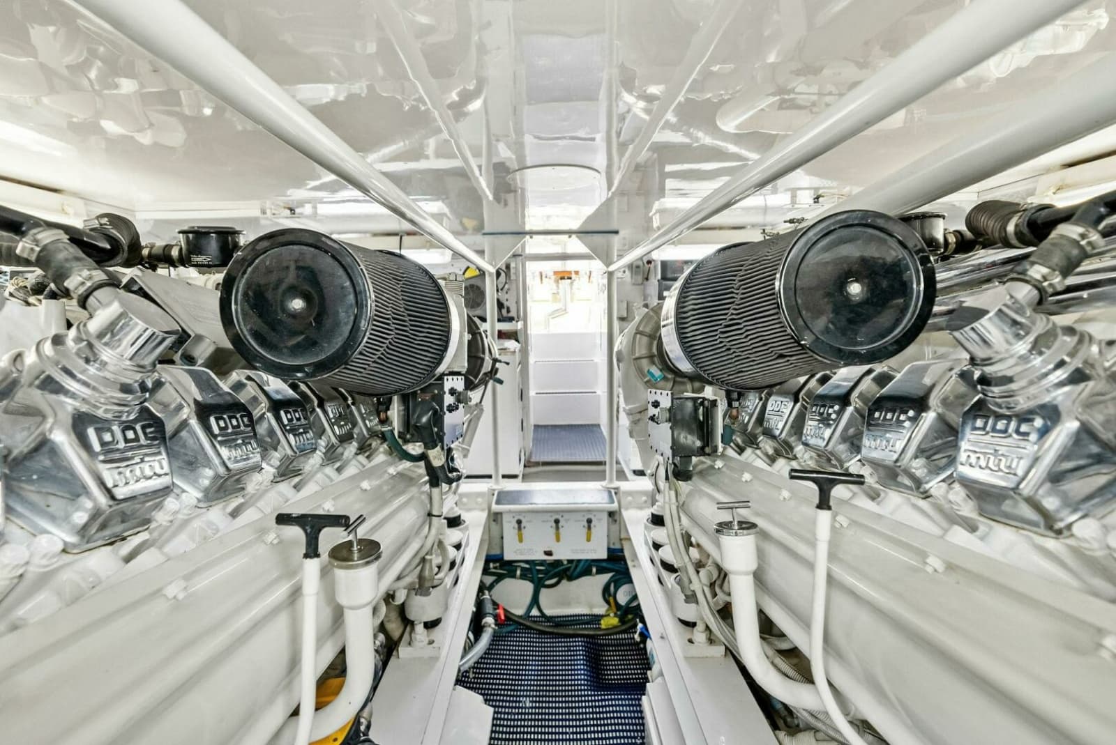 2002 Viking 65 Convertible - Photo 65
