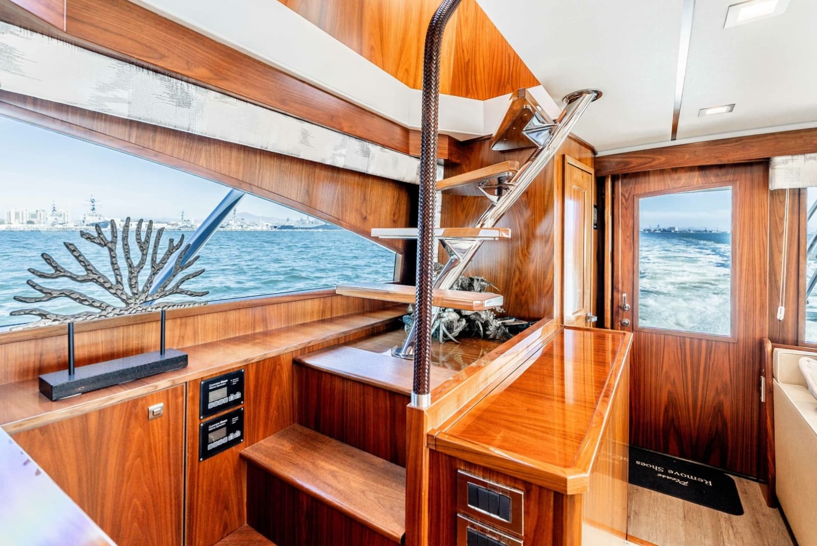 2018 Viking 72 Convertible - Photo 28