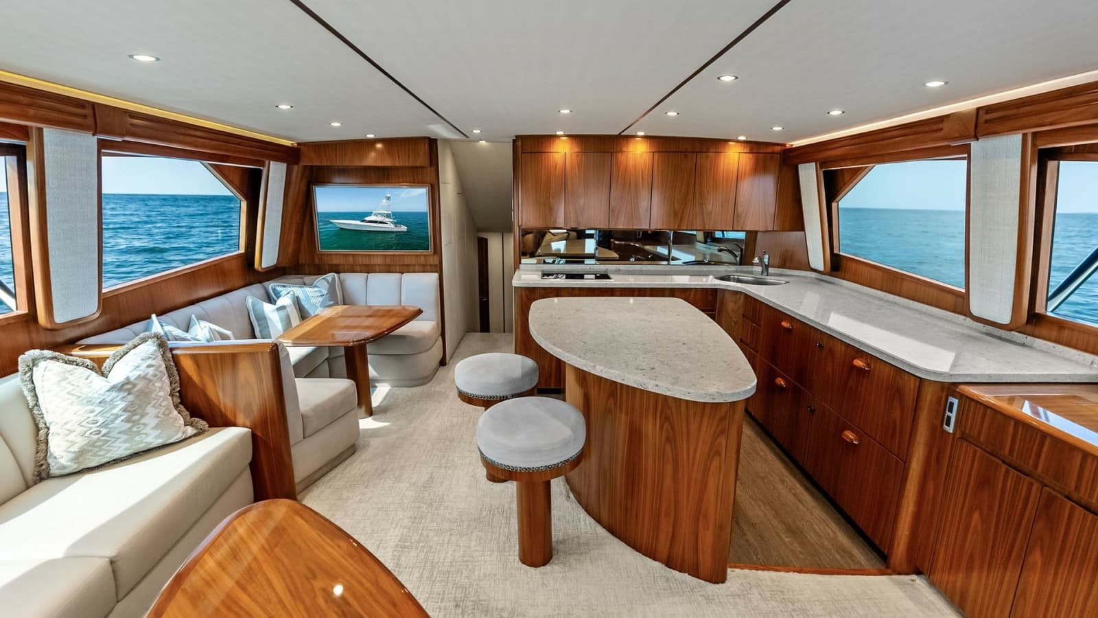 2018 Viking 62 Convertible - Photo 4
