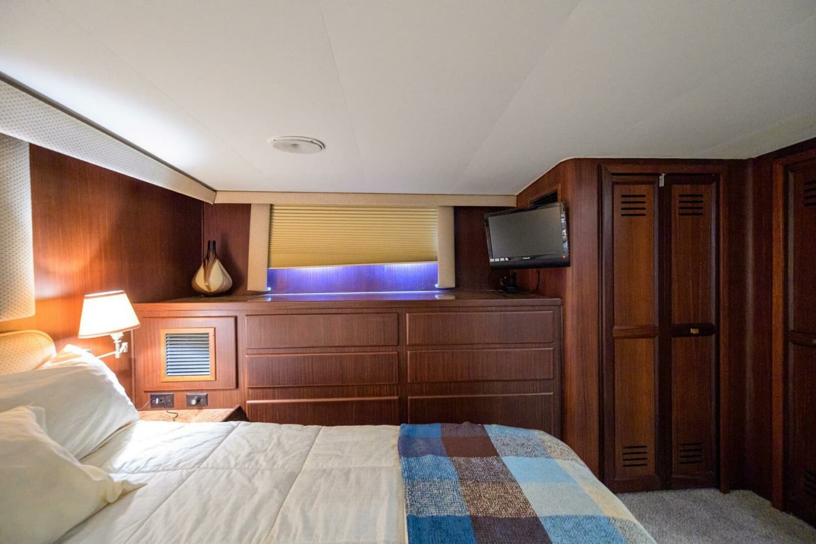 1987 Hatteras 63 Motor Yacht - Photo 27