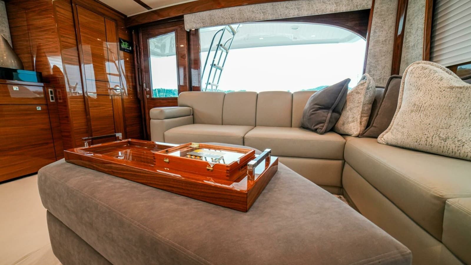 2023 Viking 72 Convertible - Photo 36