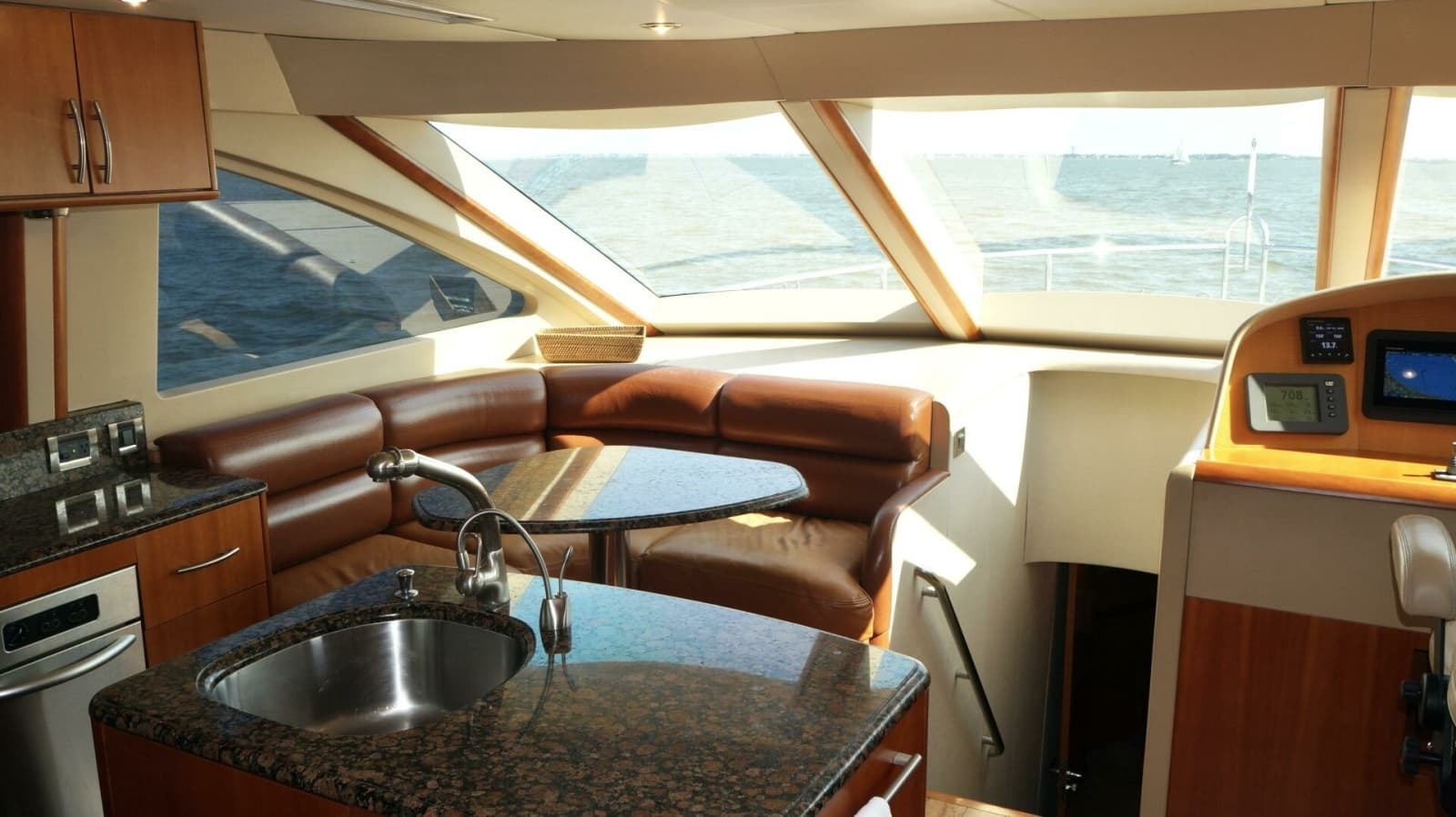 2007 Lazzara Yachts 74 Motor Yacht - Photo 13