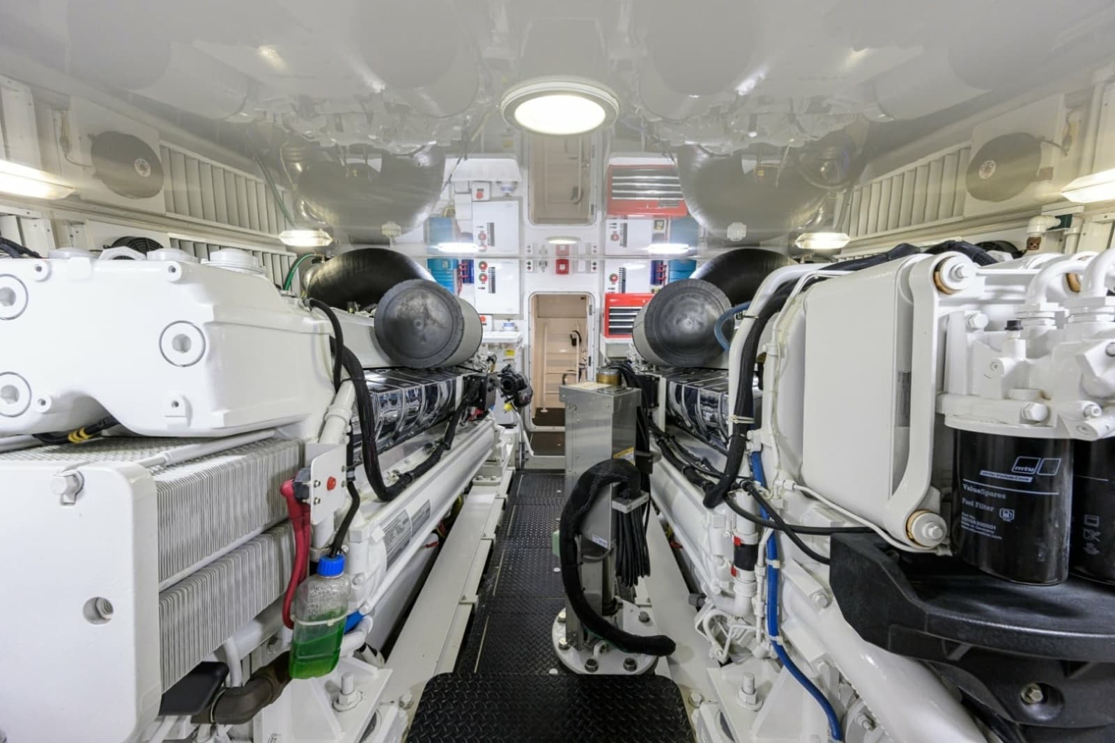 2014 Viking 70 Convertible - Photo 38