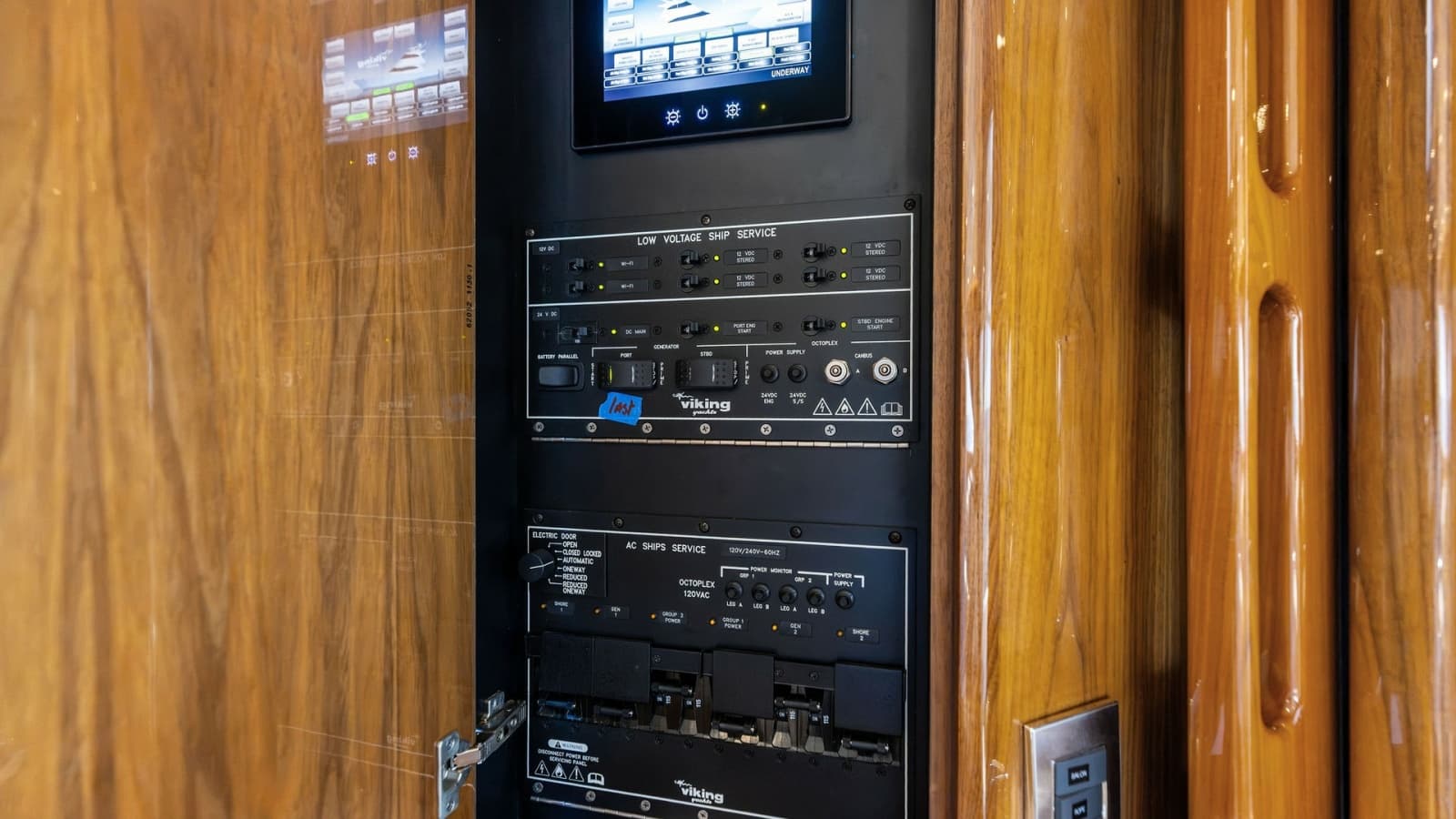 2018 Viking 62 Enclosed Bridge - Photo 34