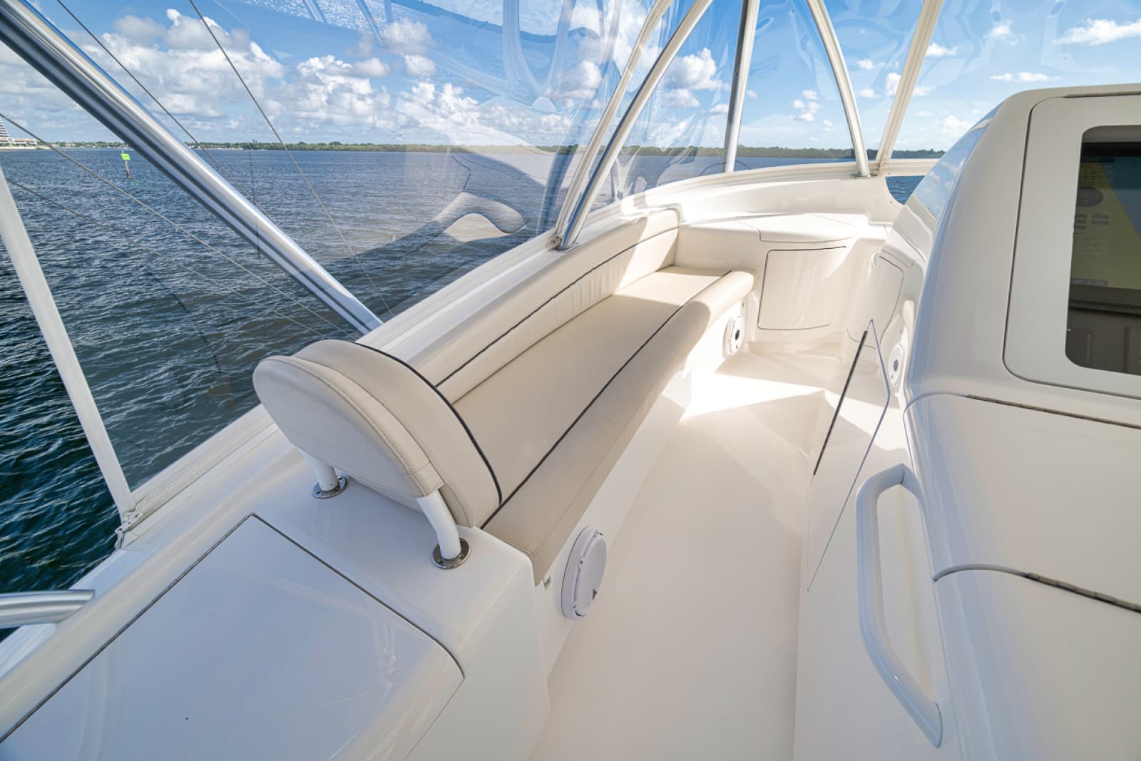 2020 Viking 68 Convertible - Photo 39