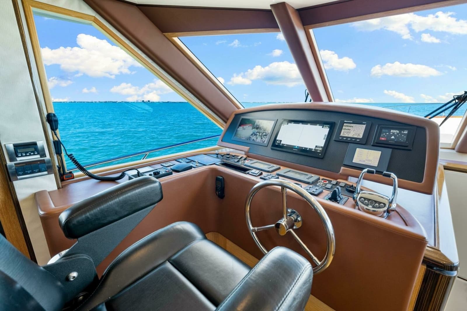 2010 Ocean Alexander 83 Motor Yacht - Photo 4