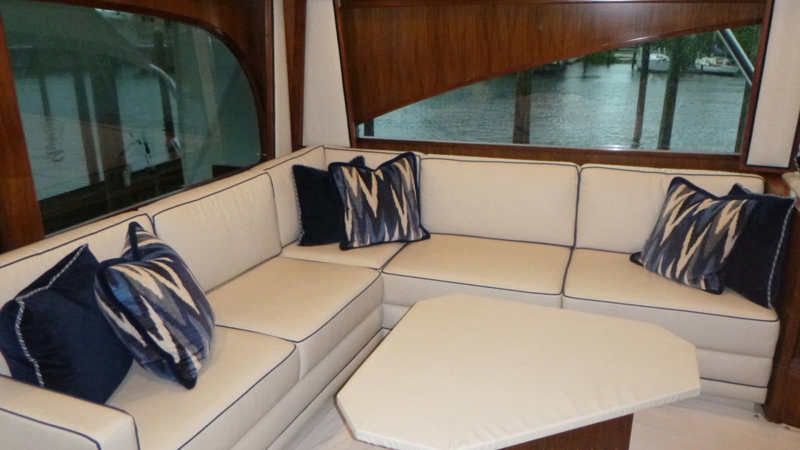 2022 Viking 68 Convertible - Photo 8