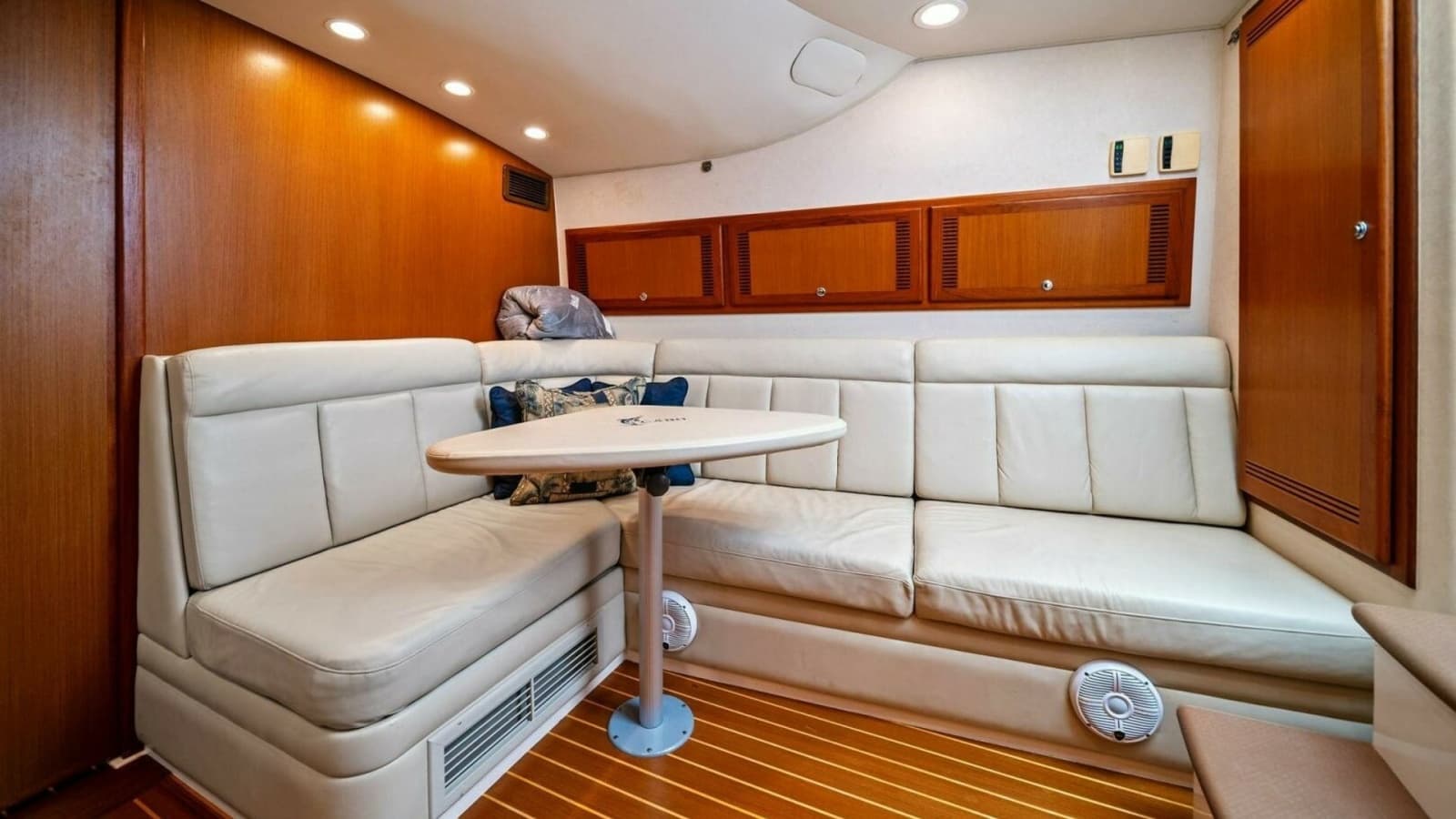 2005 Cabo 40 Express - Photo 99