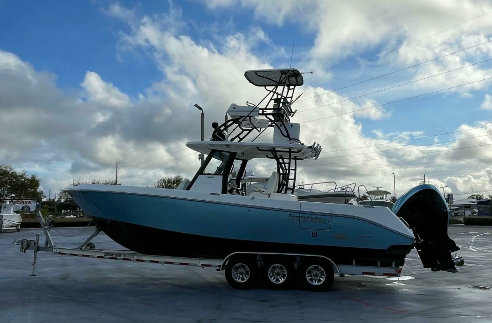 2022 Everglades 335 Center Console - Photo 2