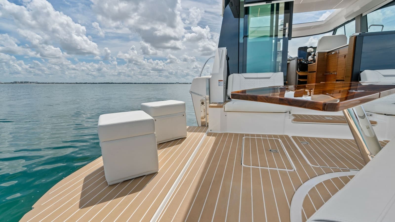 2025 Tiara Yachts 48LE - Photo 19