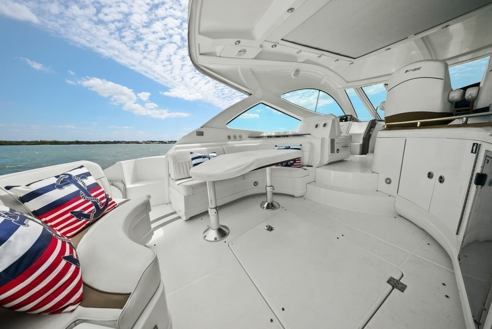 2012 Cruisers Yachts 540 Coupe - Photo 38