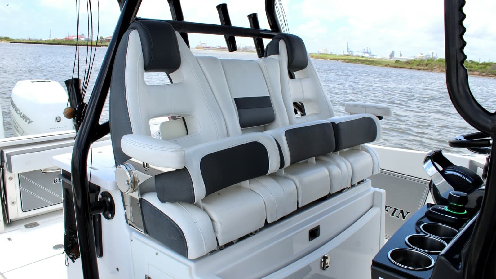 2020 Blackfin 332 Center Console - Photo 5